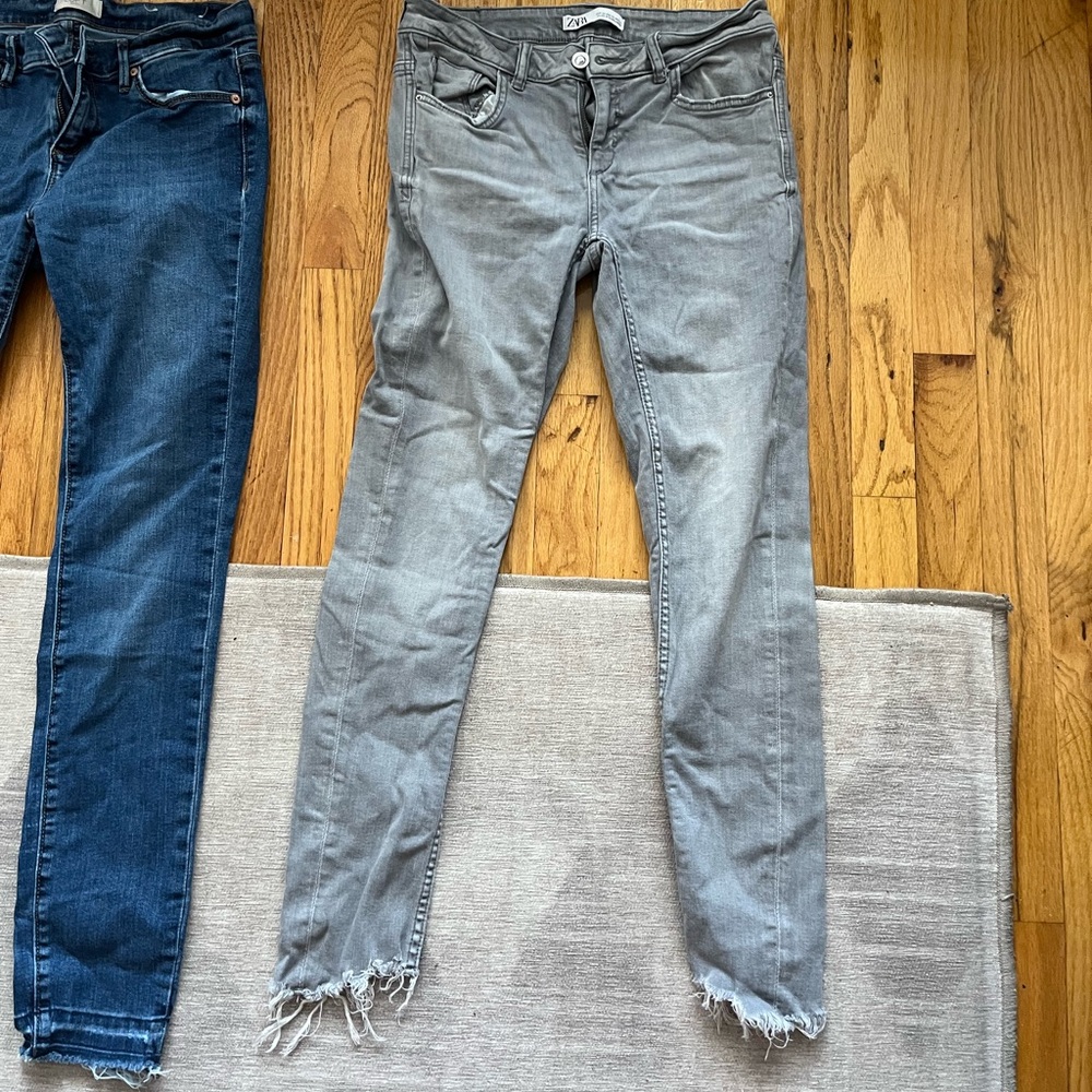 Zara size 6 gray distressed jeans with diamond button
